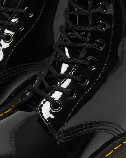https://cdn.media.amplience.net/i/drmartens/11821011.86.jpg