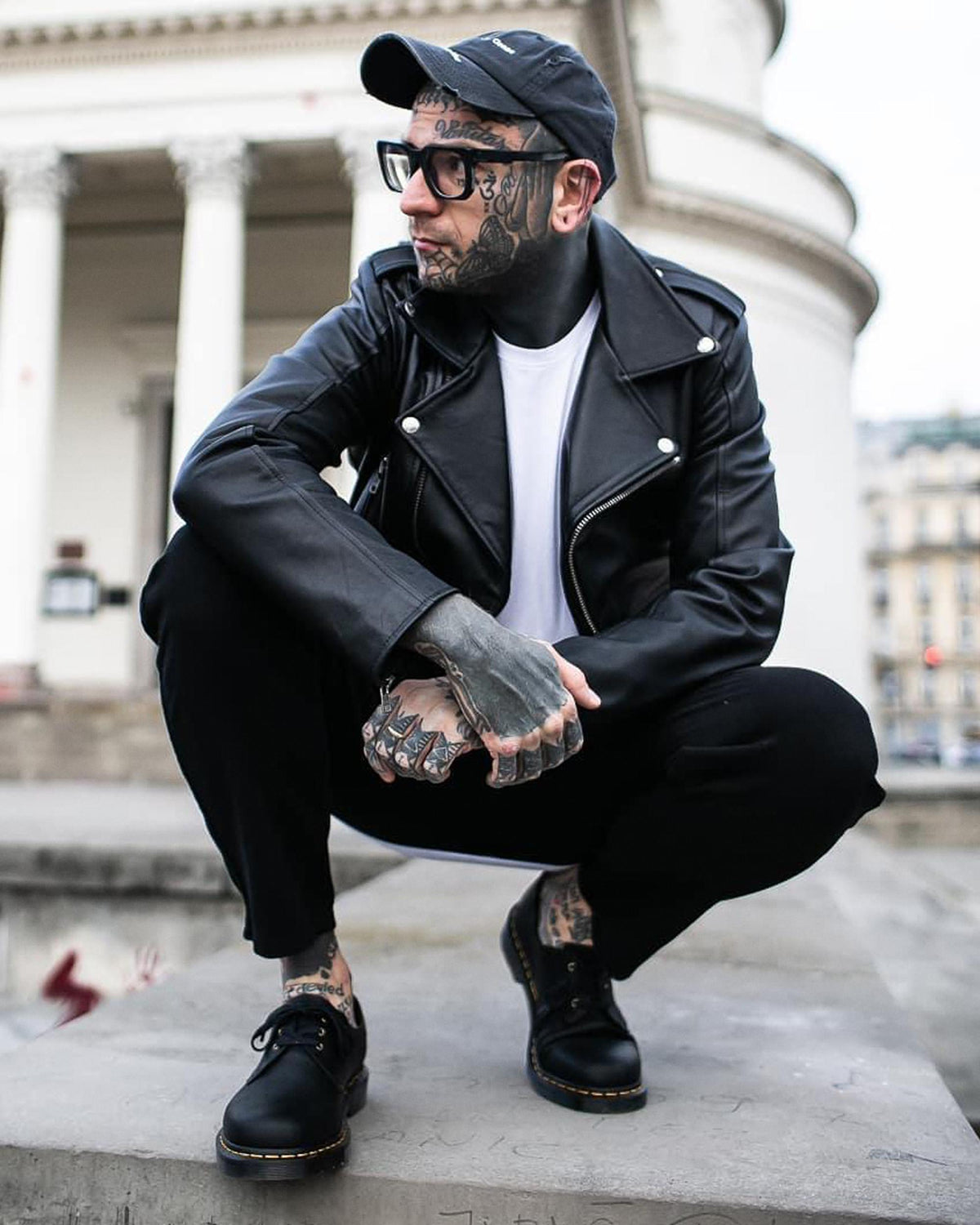 https://cdn.media.amplience.net/i/drmartens/14046001.85.jpg