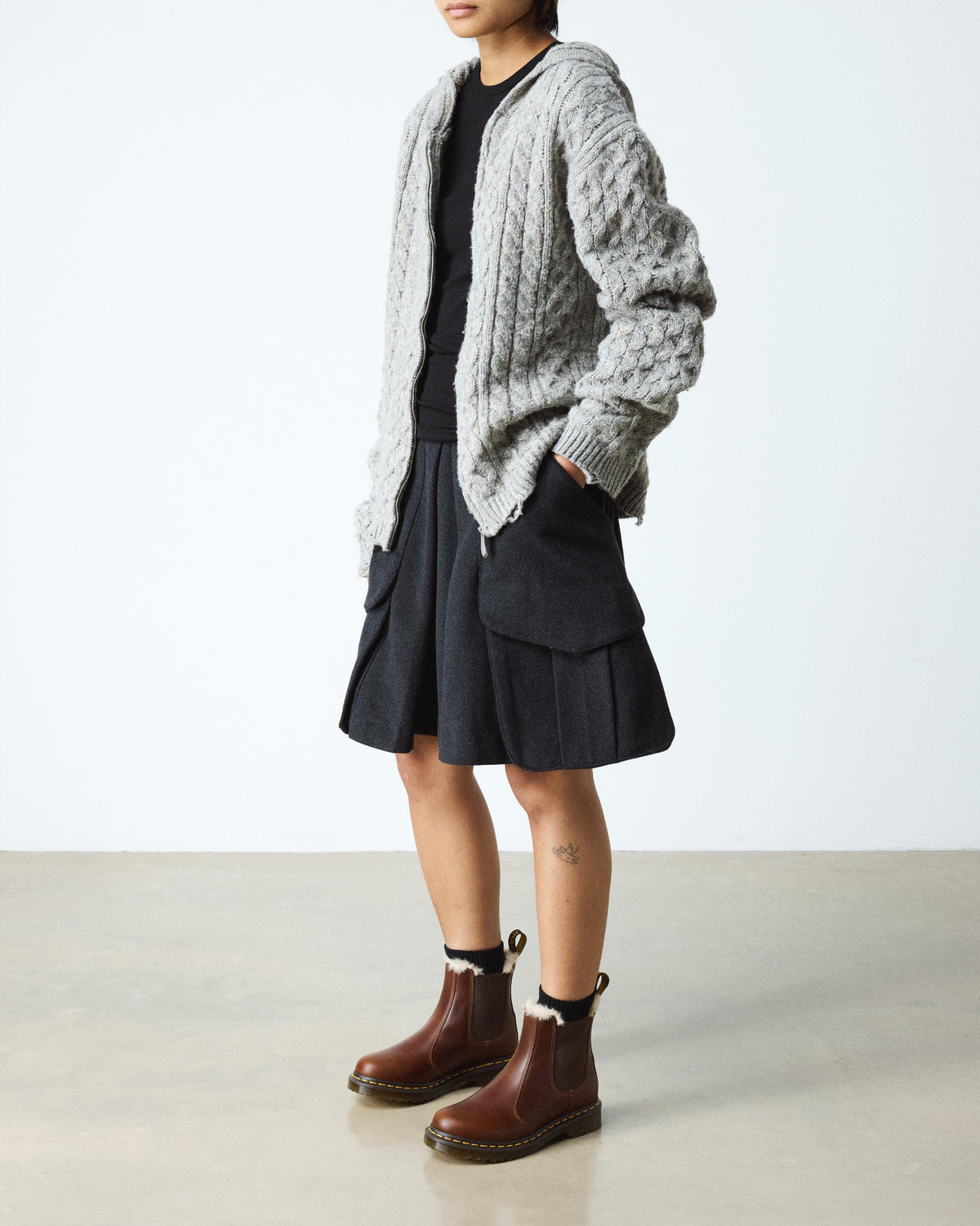 https://cdn.media.amplience.net/i/drmartens/23898243.81.jpg