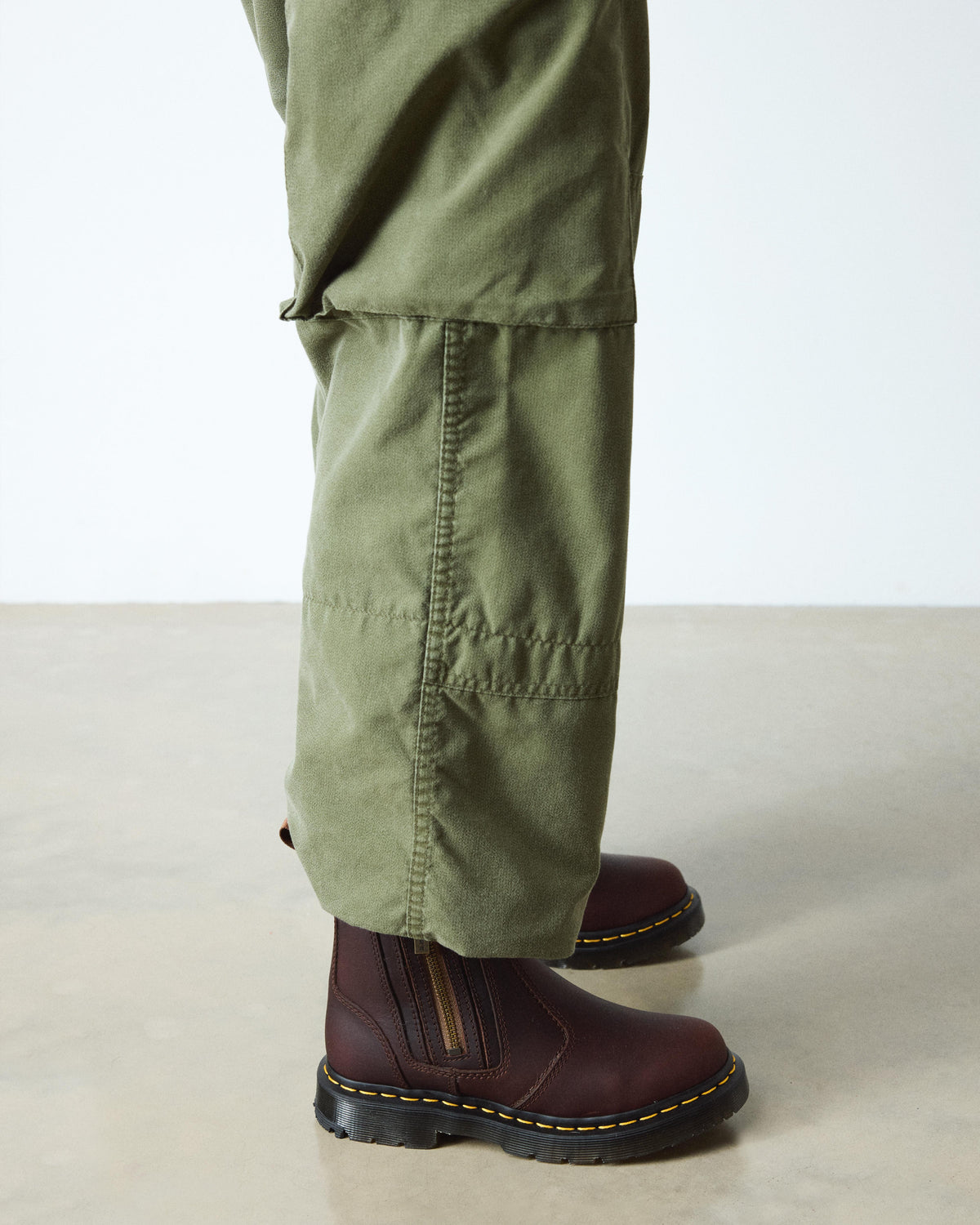 https://cdn.media.amplience.net/i/drmartens/24017201.81.jpg