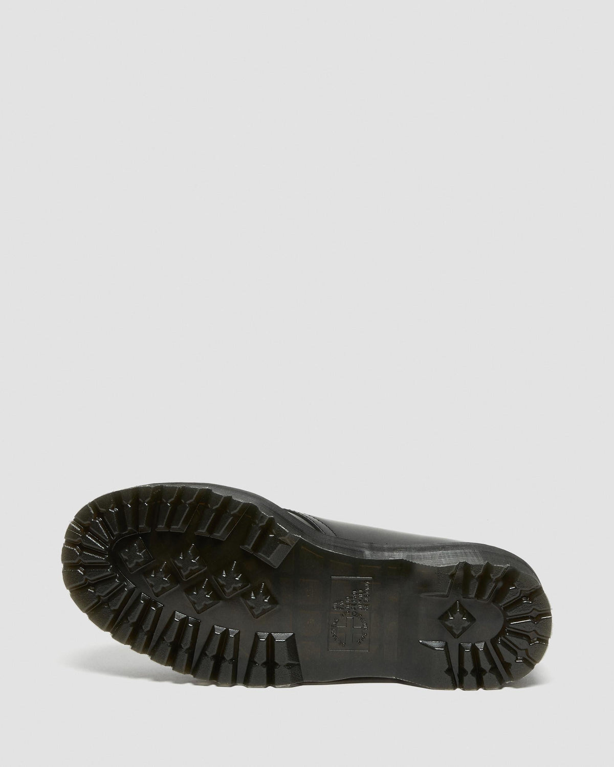 https://cdn.media.amplience.net/i/drmartens/25567001.87.jpg