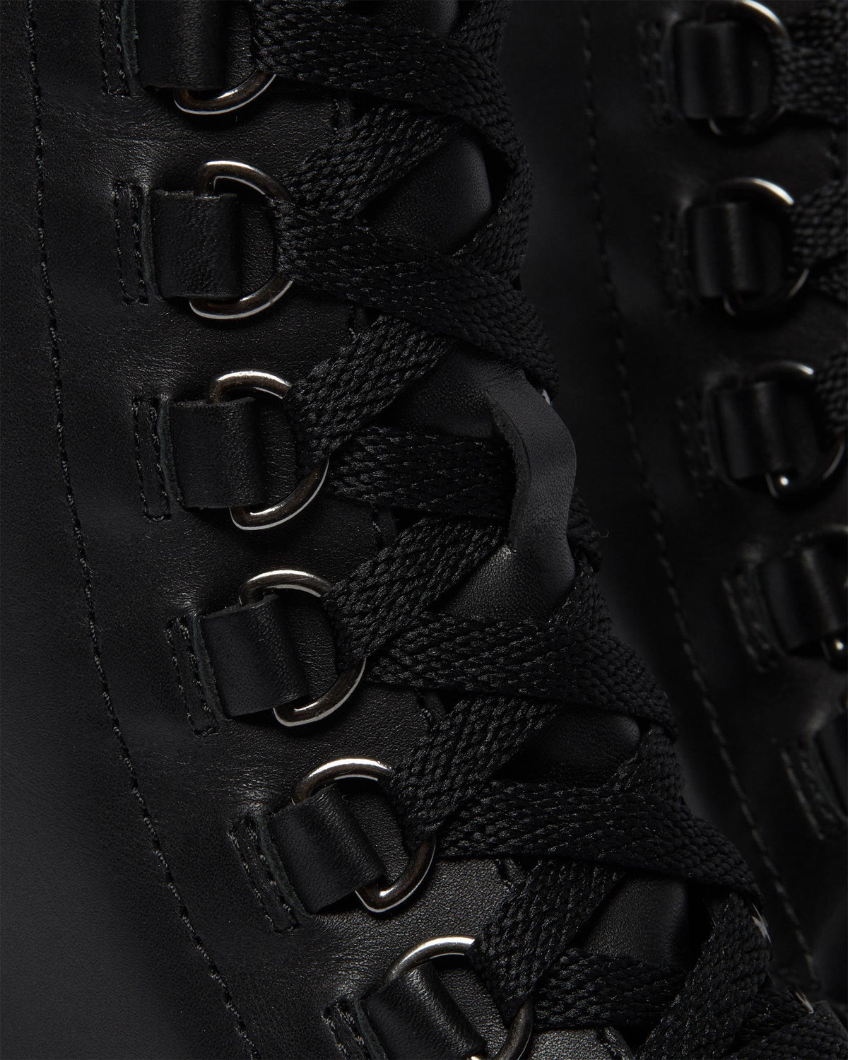 https://cdn.media.amplience.net/i/drmartens/26701001.82.jpg