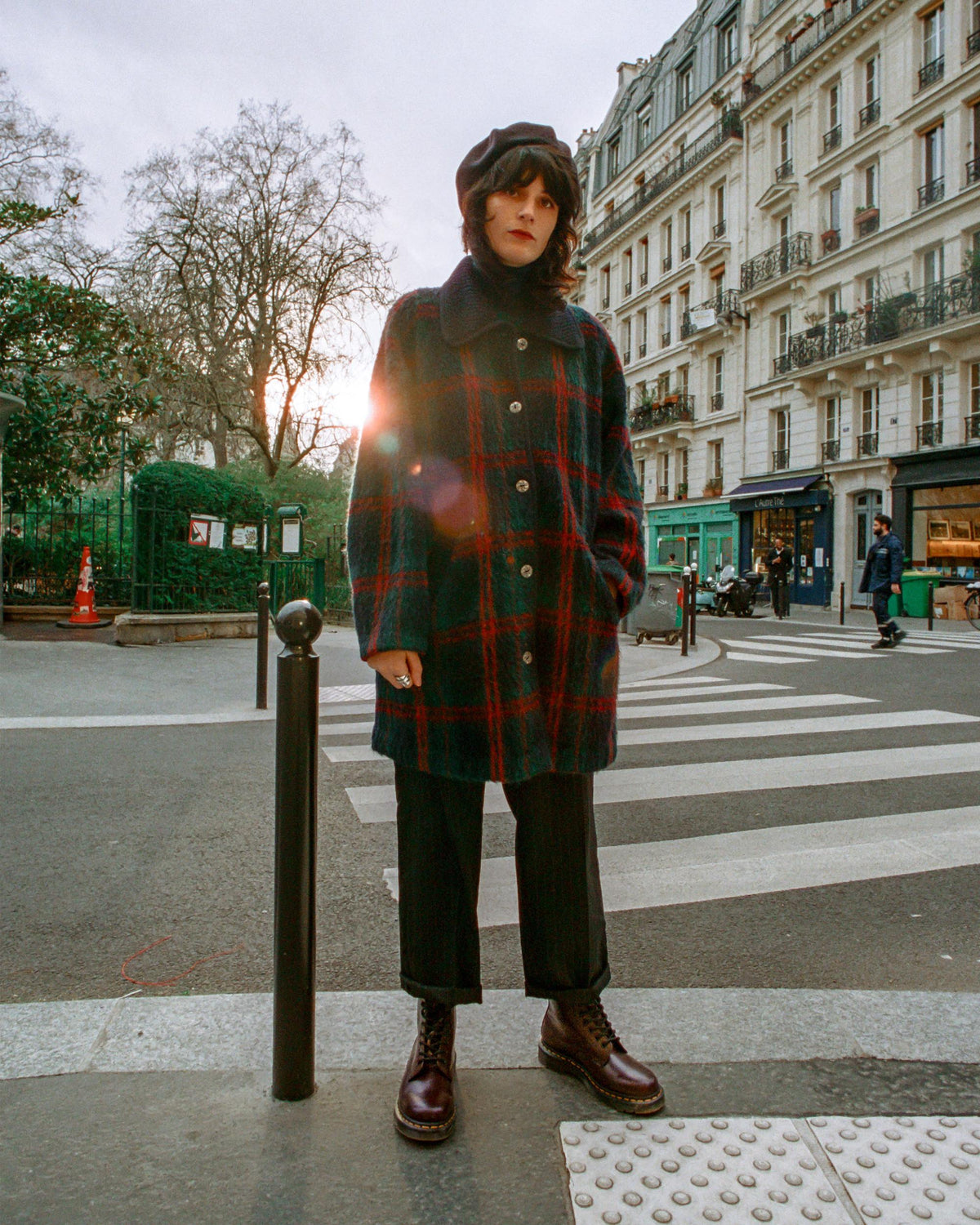 https://cdn.media.amplience.net/i/drmartens/27277626.82.jpg