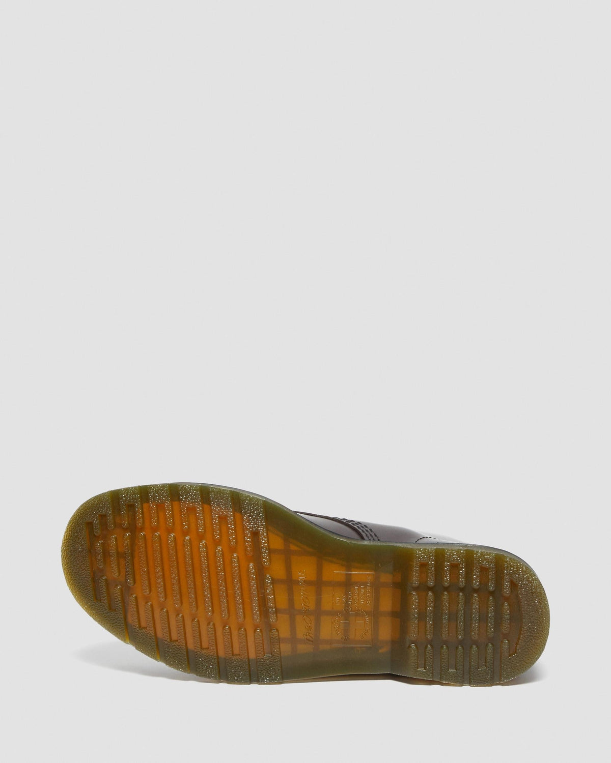 https://cdn.media.amplience.net/i/drmartens/27277626.87.jpg