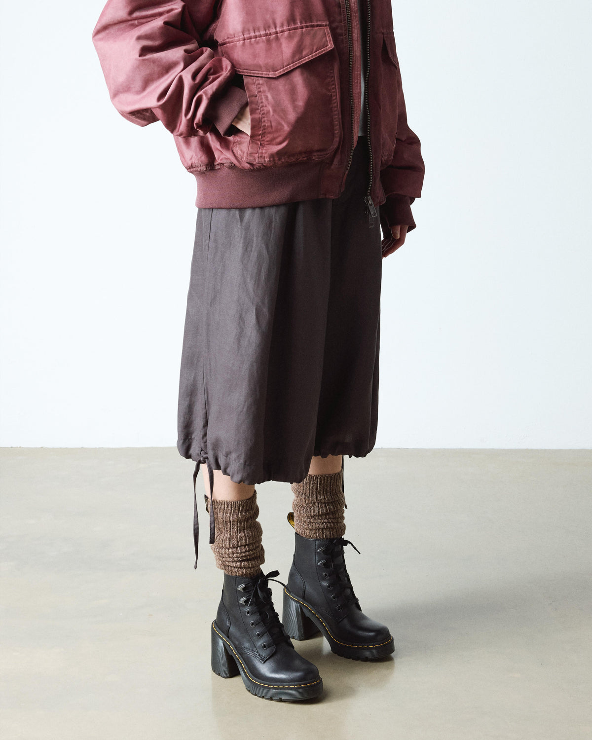 https://cdn.media.amplience.net/i/drmartens/27613001.81.jpg