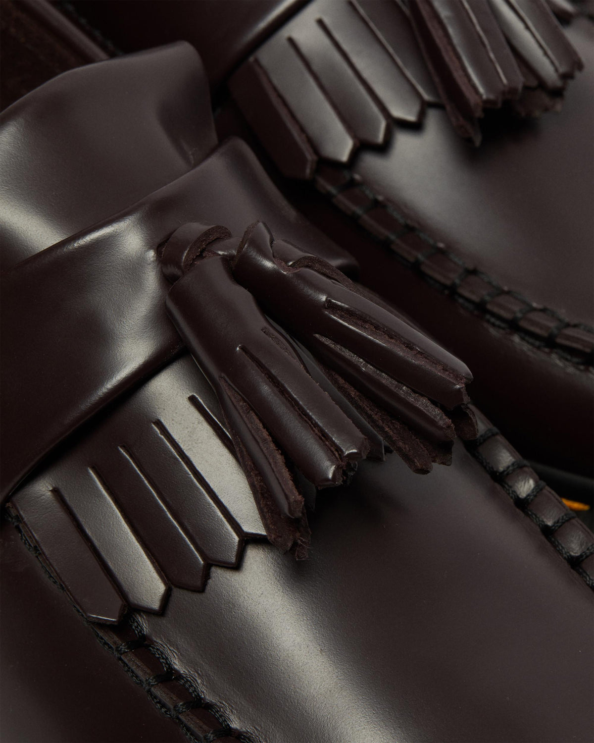 https://cdn.media.amplience.net/i/drmartens/27945606.82.jpg
