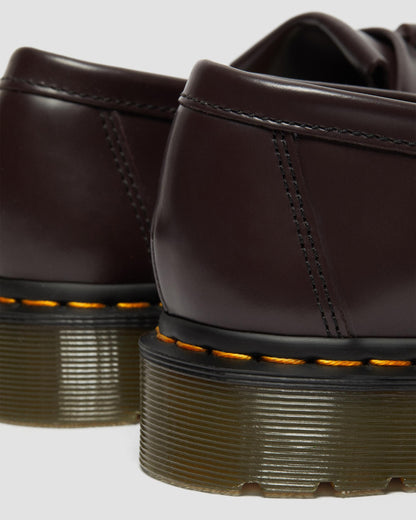 https://cdn.media.amplience.net/i/drmartens/27945606.86.jpg