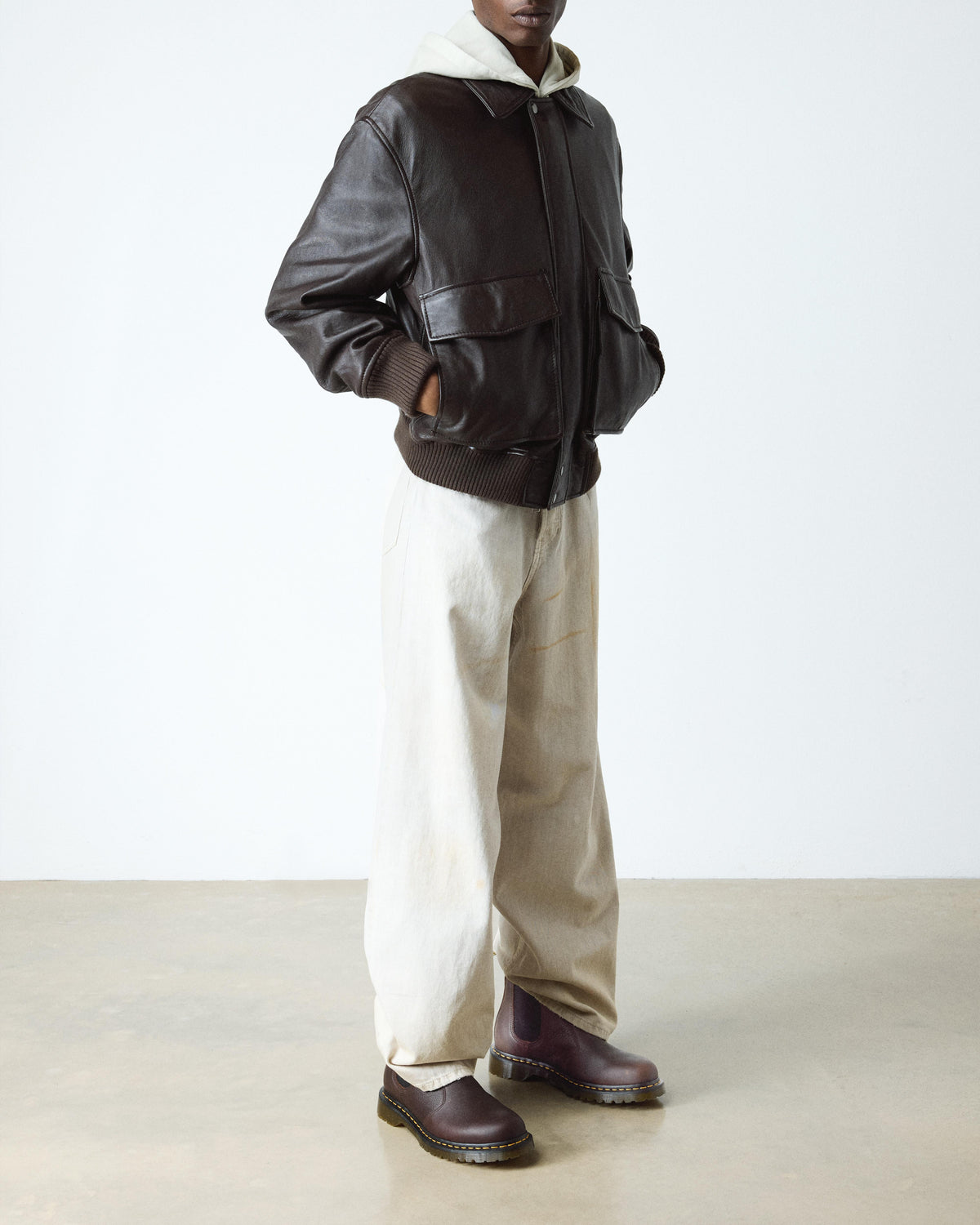 https://cdn.media.amplience.net/i/drmartens/31874200.81.jpg