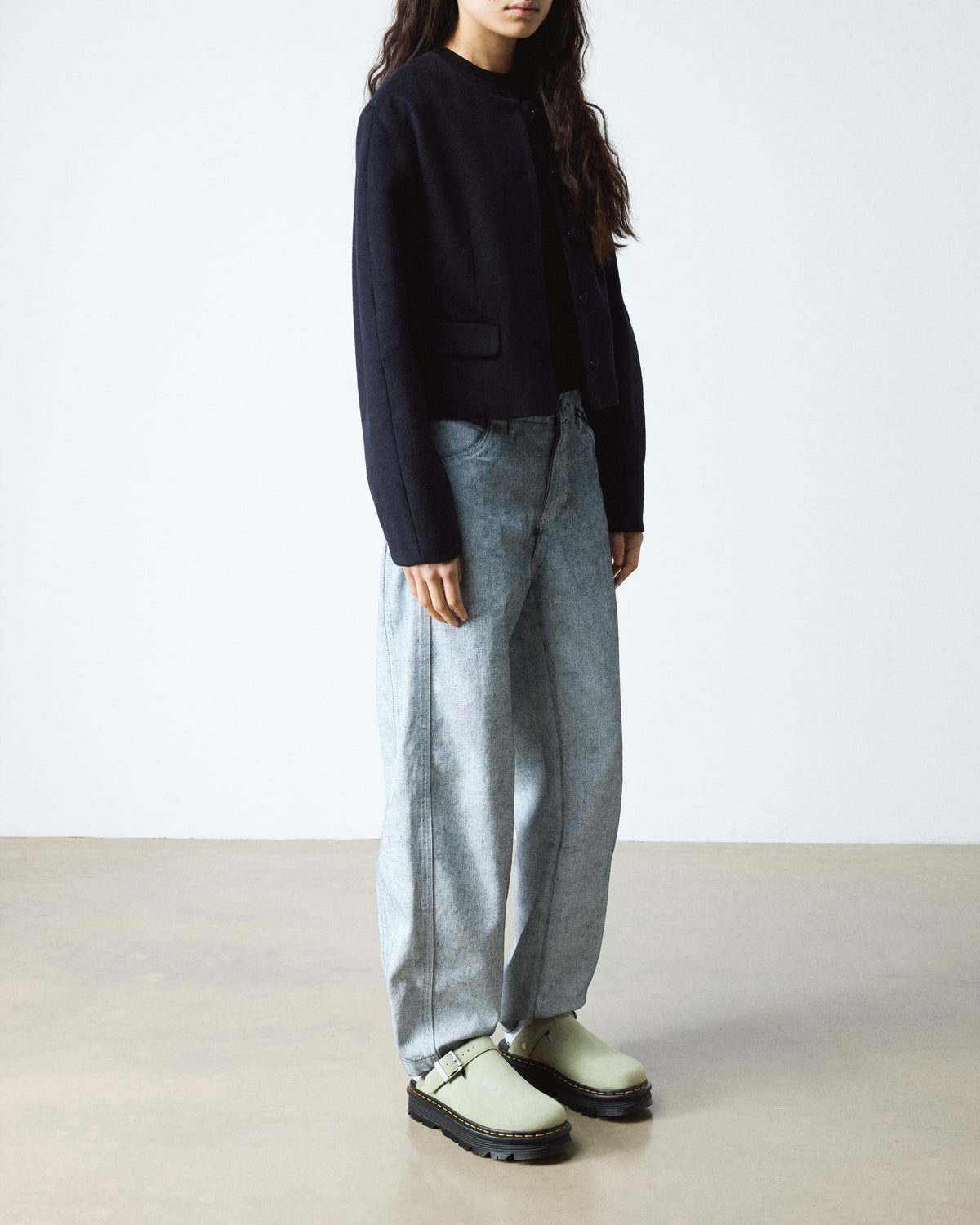 https://cdn.media.amplience.net/i/drmartens/31937300.81.jpg
