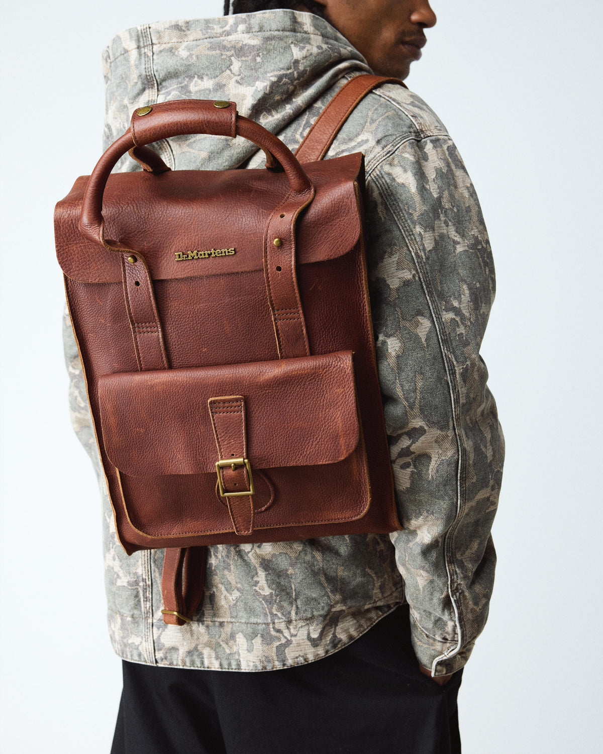 https://cdn.media.amplience.net/i/drmartens/AC989253.81.jpg